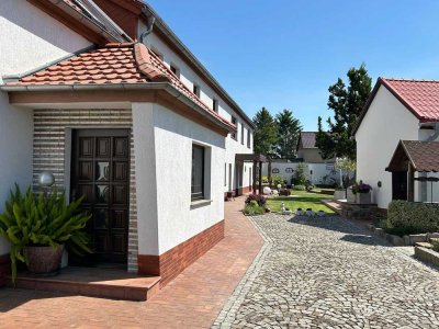 Traumhaft schönes Ein-/Zweifamilienhaus  und Gartenhaus auf einem gepflegten Grundstück in Görden