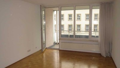 Geschmackvolle 2-Raum-Wohnung mit gehobener Innenausstattung mit EBK in Stuttgart