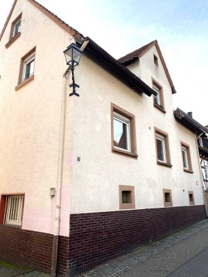 Provisionsfrei!! Großes Haus mit viel Potenzial – im Dörnröschen der Pfalz