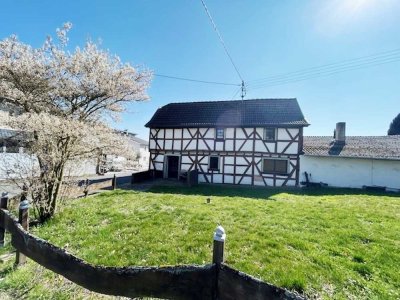 Sanierungsobjekt!! Fachwerkhaus mit traumhaften Garten und Innenhof in 53501 Gtafschaft-Beller!!