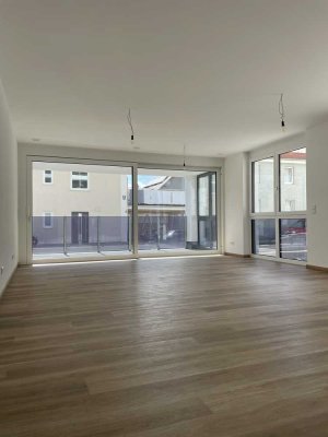 NEUWERTIGE Helle 2-Zimmer-Wohnung / Balkon / Terrasse / Garten / Einbauküche
