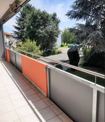 Erstbezug nach Sanierung mit Balkon: Geschmackvolle 4-Raum-Wohnung mit geh. Innenausstattung