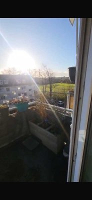 Schöne 3- Zimmer Wohnung mit Balkon !