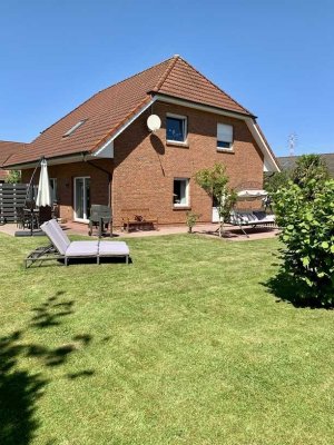 Eine schöne Erdgeschosswohnung mit großzügigen Garten wartet auf Sie!