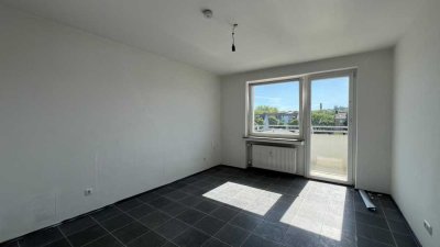 Helle 2- Zimmer Wohnung mit Balkon!