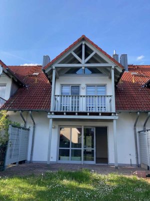Reihenhaus mit kleinem Garten und Garage