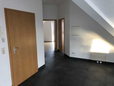 Ansprechende 3-Zimmer-DG-Wohnung mit EBK und Balkon in Neu-Ulm Pfuhl