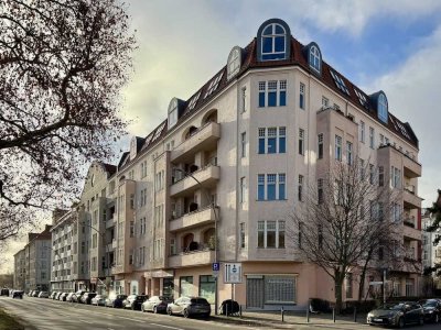 4-Zimmer-Eigentumswohnung im Stuckaltbau bezugsfrei kaufen in Berlin-Schöneberg, ca. 119 m², Balkon