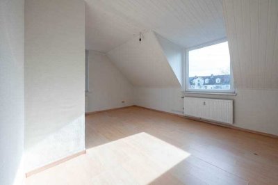 Helle 2-Zimmer-DG Wohnung in zentraler Lage