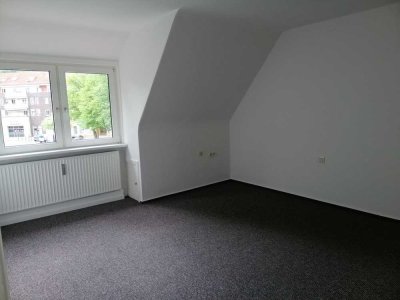 Gepflegte 2-Zimmer-DG-Single Wohnung für Berufstätige mit EBK in Bremen