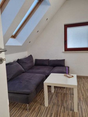 Gemütliche 2-Zimmer Dachgeschosswohnung - möbliert - 10min zu S-Bahn