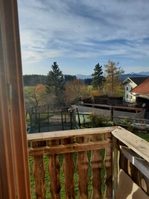 Geräumige 4-Zimmer-Wohnung mit Balkon und Garage in Ingenried