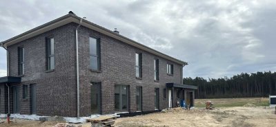 Erstbezug! 2 Hochwertige Doppelhaushälften mit Garten , Garage & Wallbox zu vermieten - Ruhige Lage