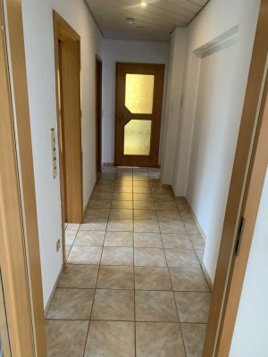 Vollständig renovierte 3-Zimmer-Wohnung mit Einbauküche in Schiffweiler
