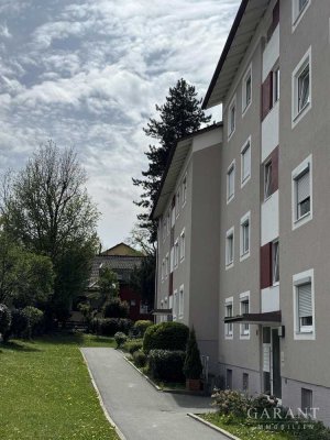Zentral gelegen und gut geschnitten: In Traunstein lockt 3 Zimmer-Wohnung mit Einzelgarage