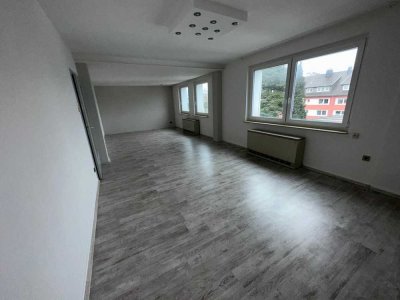 Helle 3-Zimmer-Wohnung mit ca. 98 m² - großzügiger Wohnbereich,  Küche inkl.
