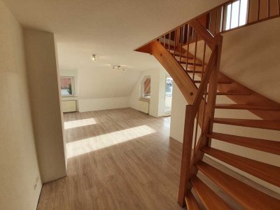 Geschmackvolle 3,5-Zimmer-Maisonette-Wohnung mit geh. Innenausstattung mit Balkon und EBK
