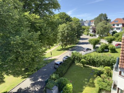 Lage. Architektur. Atmosphäre. – 77 qm Signature-Maisonette mit Ostseenähe und Parkblick