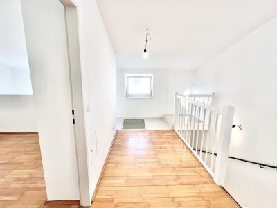 Maisonette-Traum auf zwei Ebenen – Terrasse, Galerie, Tiefgarage &amp; perfekte Anbindung I Fernwärme !