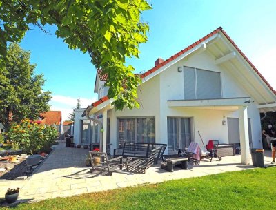 Exklusives Einfamilienhaus mit lichtdurchfluteter Architektur