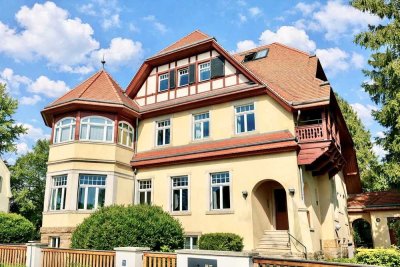 * schöne Wohnung in aufwendig sanierter, denkmalgeschützer Villa *
