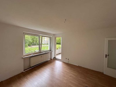 Vollständig renovierte Wohnung in Hochparterre mit drei Zimmern sowie Balkon und EBK in Bremen