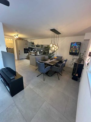 wunderschöne und neuwertige Souterrain Wohnung