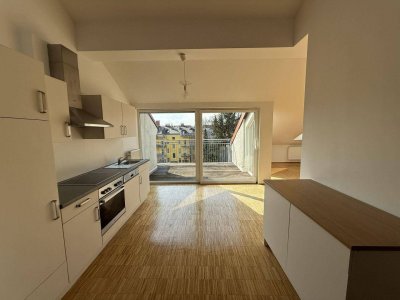 Moderne ruhige Designer-Dachgeschosswohnung in wunderschönem Altbau - TOPBEZIRK St. Leonhard