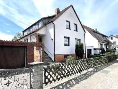 Großzügiges Haus mit 2 Garagen – nutzbar als Ein- oder Zweifamilienhaus mit Garten & Keller