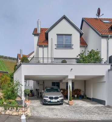 Privat: Modernes, neuwertiges Einfamilienhaus mit großem Doppel-Carport