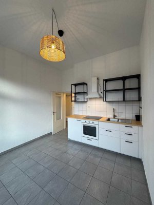 Helle, teilmöblierte und frisch renovierte Wohnung in Köln Kalk