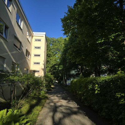 Sonnige 3-Zimmer-Wohnung mit Balkon und Einbauküche in Unterhaching