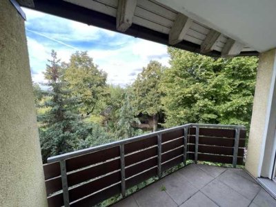 Hübsche 2-Zi-Mai-Whg, 2. OG/DG, mit schönem Blick ins Grüne, großer Balkon, ruhige Lage