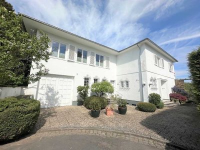 Charmante 30er-Jahre Villa mit malerischem Ausblick in Bestlage von Rüngsdorf