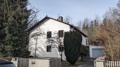 Freistehendes geräumiges EFH am Waldrand von Gauting mit Garage und großem Garten