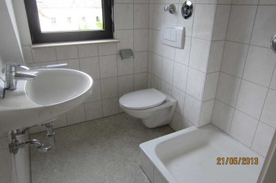 Kleine 3-Zimmer-Dachgeschoß-Wohnung mit Tageslichtbad Nähe Stadthalle in Tempelsee.