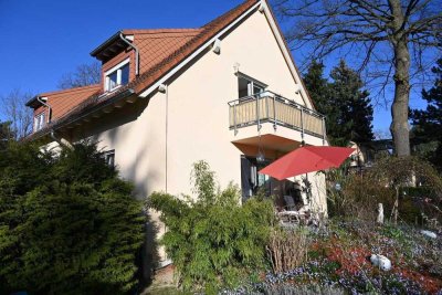 Mehrfamilienhaus mit drei Wohnungen und großem Garten in Kleinmachnow von Privat