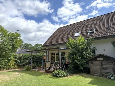 Verbundenes Einfamilienhaus mit Süd- West Terrasse und Carport in gewachsener ruhiger Ortslage
