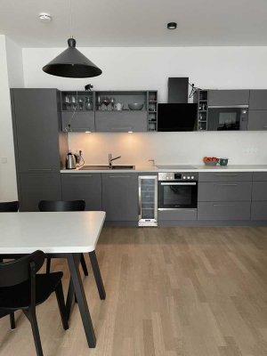 Teilmöblierte 2-Zimmer-Wohnung (58 m²) mit Aufzug & Einbauküche – Ruhige Lage im Florakiez