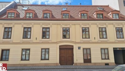 Zeitgemäßer DG Wohnkomfort vereint mit Flair eines revitalisierten Jahrhundertwende-Vorstadthauses