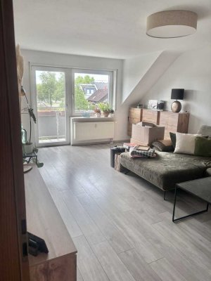 RESERVIERT! - Seltene Gelegenheit - helle und freundliche 2-Raum-Wohnung im Dachgeschoß in MA