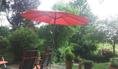 Schöne vier Zimmer Wohnung mit Terrasse im Grünen