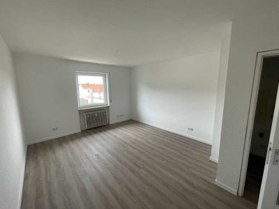 Erstbezug nach Renovierung: 2 ZKB in zentraler Lage