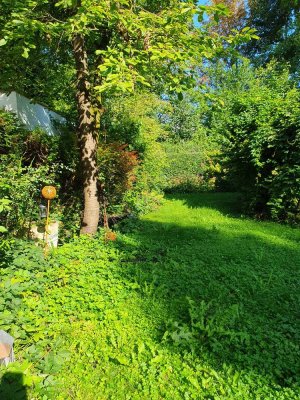 Doppelhaushälfte im Grünen mit fünf Zimmern in Gröbenzell