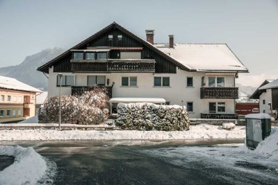 Gepflegte 2 Zimmer Wohnung in gefragter Lage - mit Balkon und TG. Ideal für Selbstnutzer und Anleger