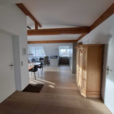 BEFRISTETE Vermietung. ruhige Einzelperson - Penthouse 3 Zimmer Wohnung: hochwertig möbliert