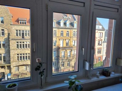 Vollsanierte denkmalgeschützte 6,5-Zimmer-WG-Wohnung mit Balkon, 2 WCs und EBK