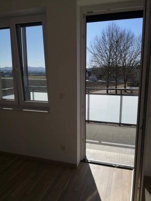 Moderne 2-Zimmer Wohnung mit Balkon und Carport