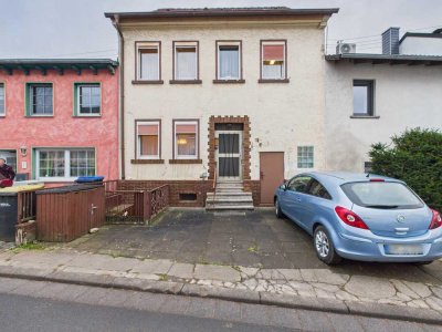 Wohnhaus mit Potenzial: Sechs Zimmer, Garten, ruhige Rückseite