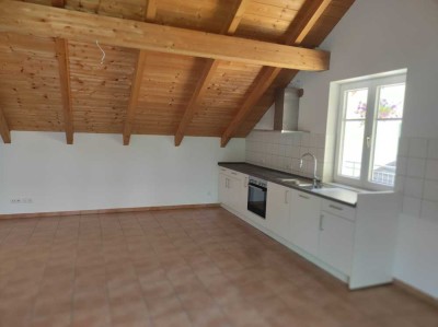 Helle Dachterassenwohnung mit hohen Räumen und gehobener Innenausstattung in ruhiger Lage